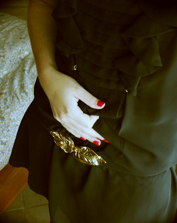 tenue robe noire doree